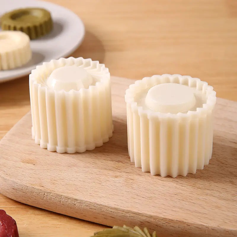 2PCS Sunflower-Patterned Round Hand-Press Mooncake Mold, French-Style Lace Pastry Mold🥮